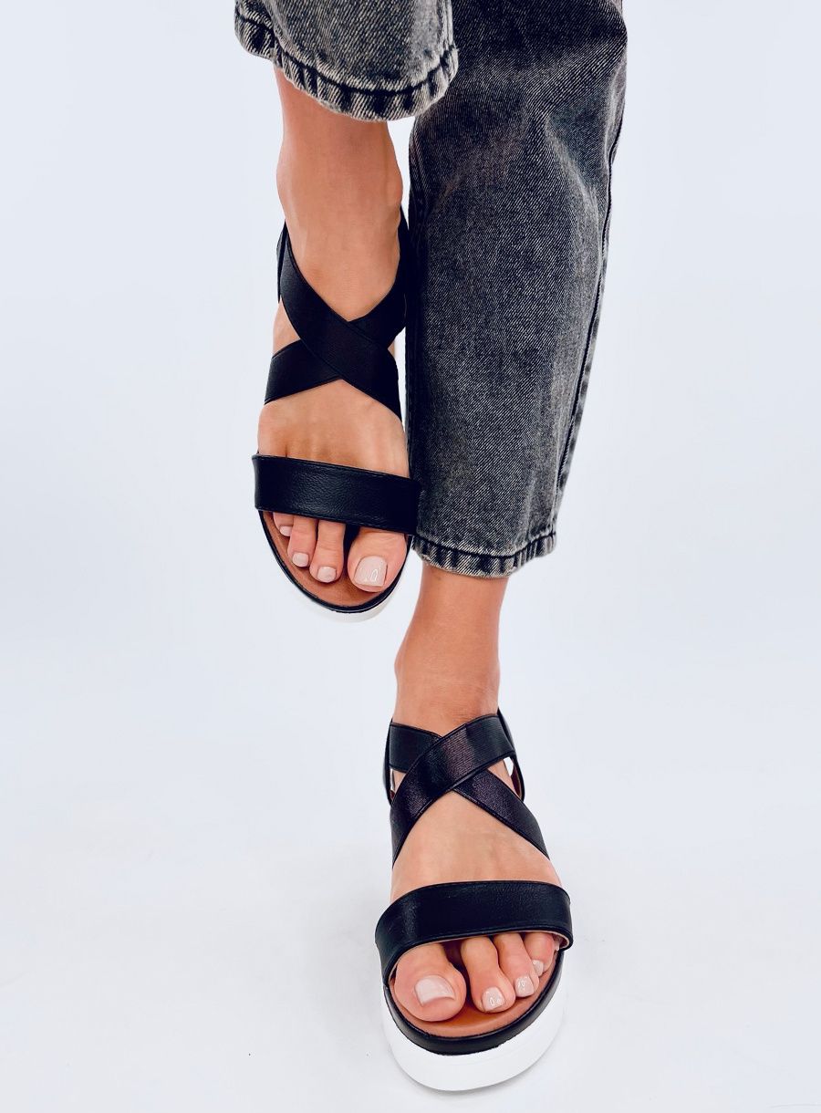 Sandale negre metalice cu toc