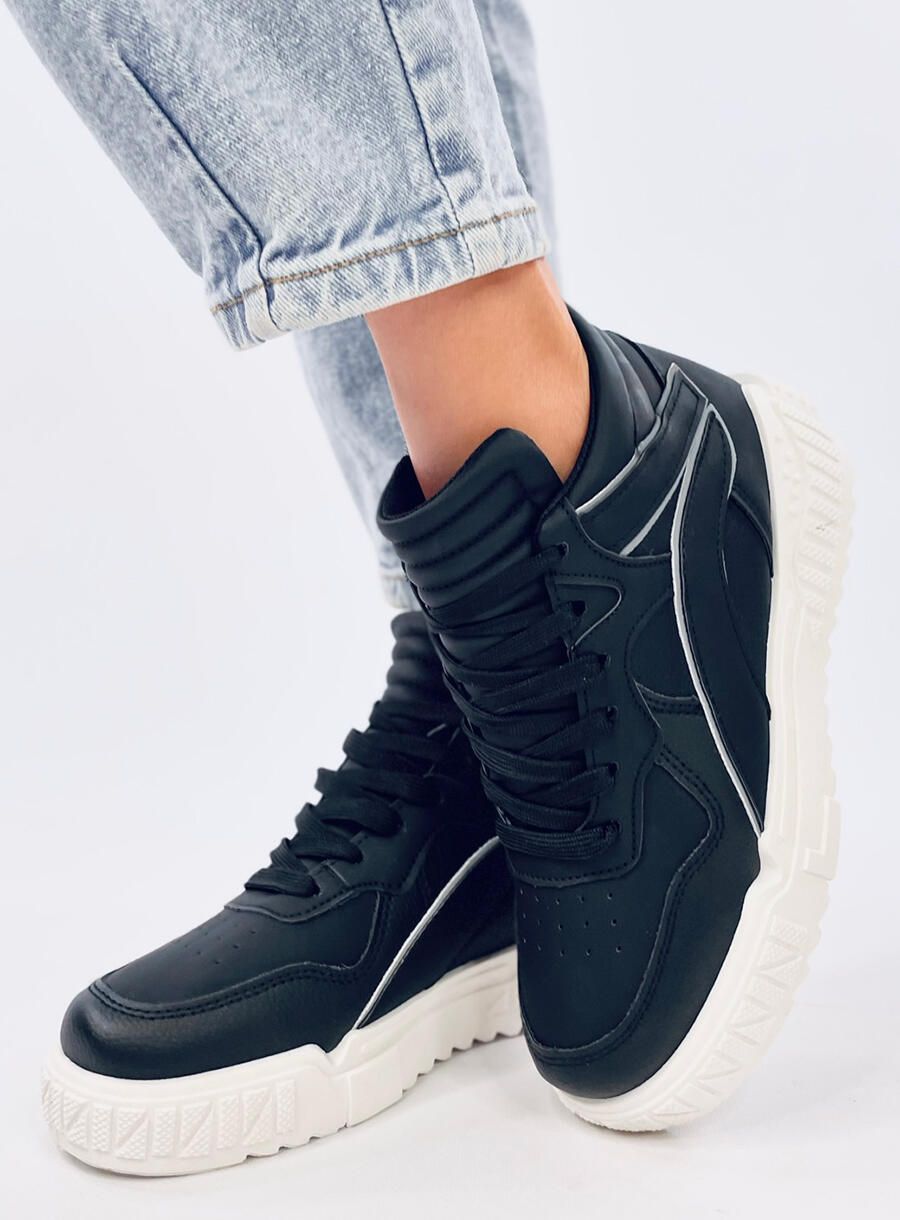 Adidași negri la gleznă