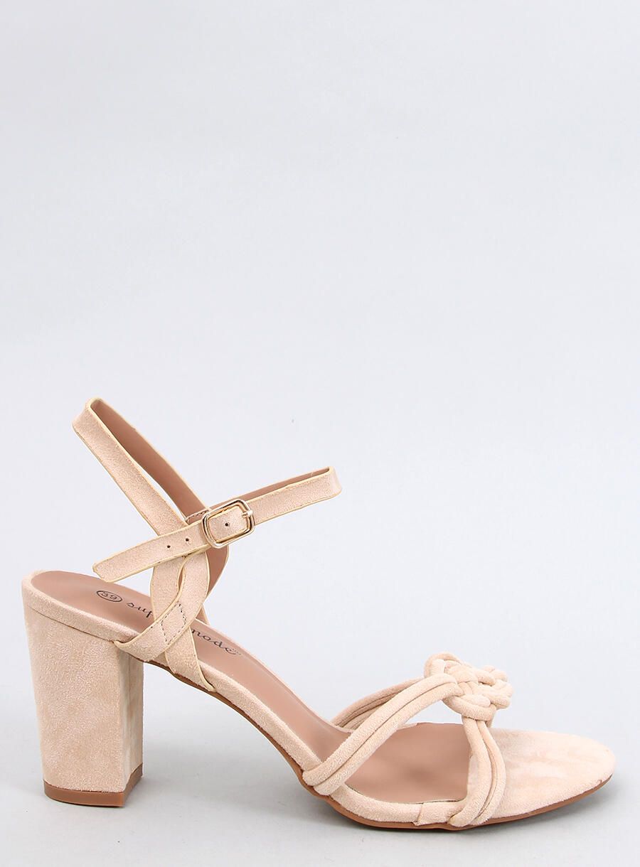 Sandale bej din piele întoarsă cu toc