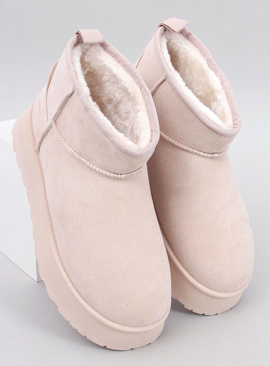 Ghete de zăpadă bej deschis pe platformă