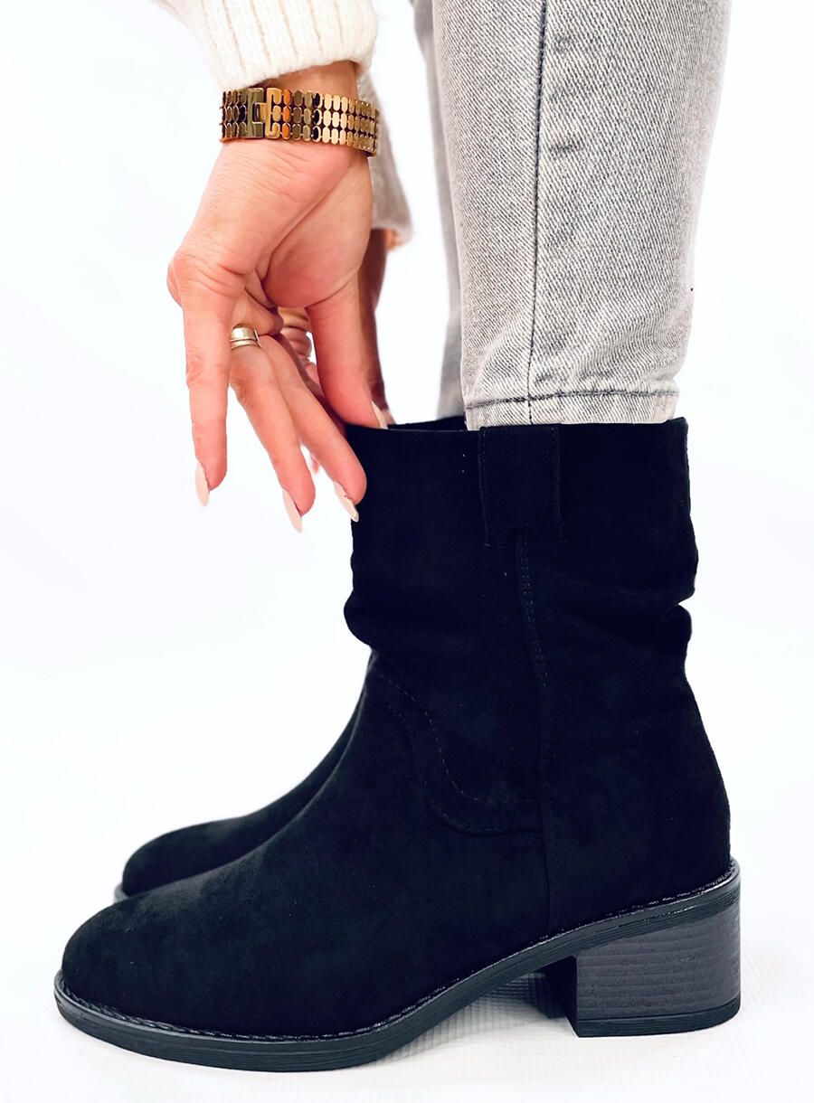 Cizme negre din piele întoarsă cu toc jos