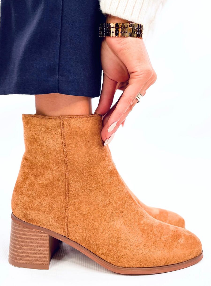 Botine maro caramel cu croială clasică