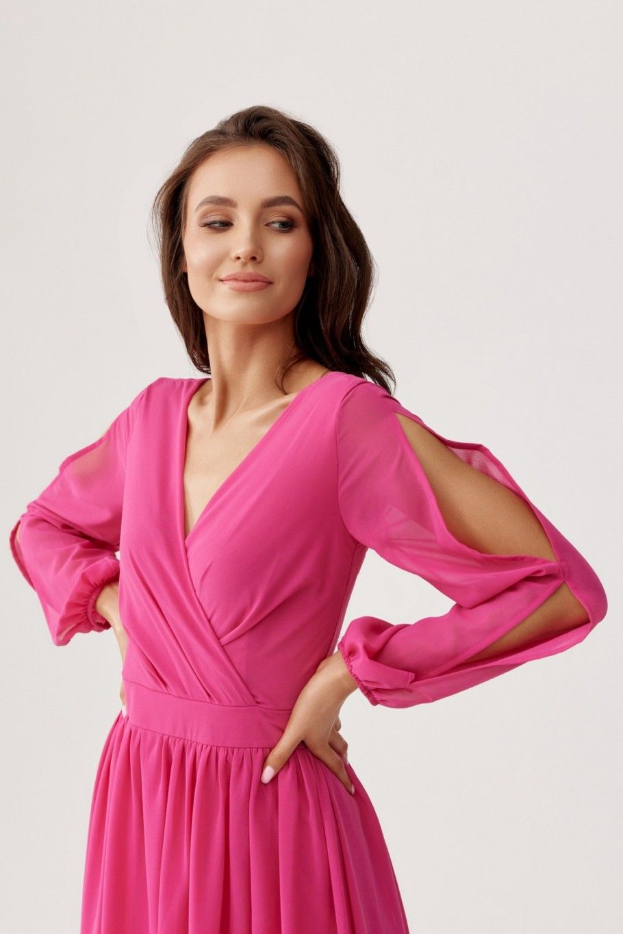Rochie evazată cu decolteu petrecut și mâneci lungi, culoare amarant