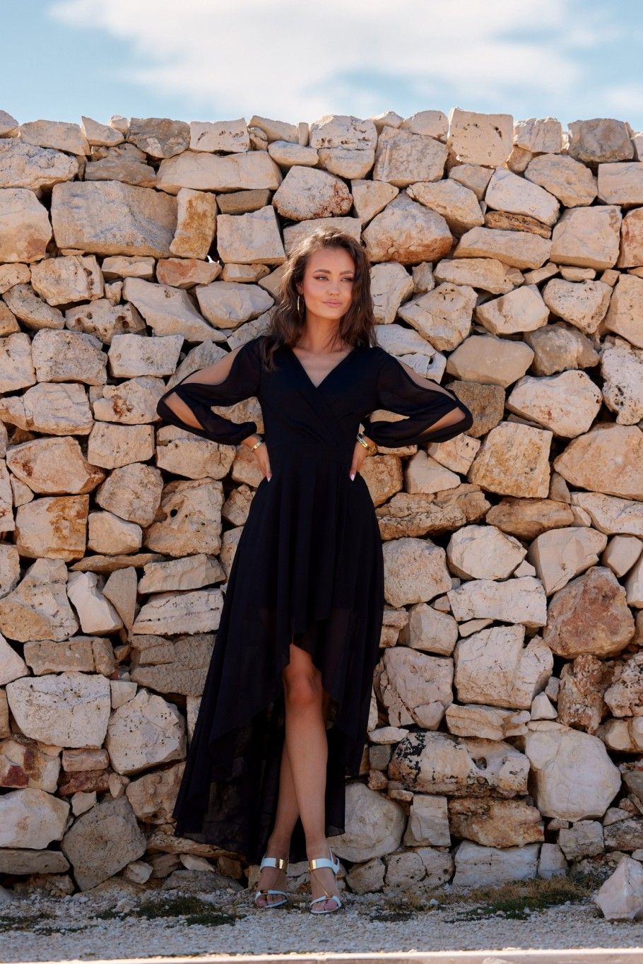 Rochie maxi asimetrică neagră cu mâneci lungi