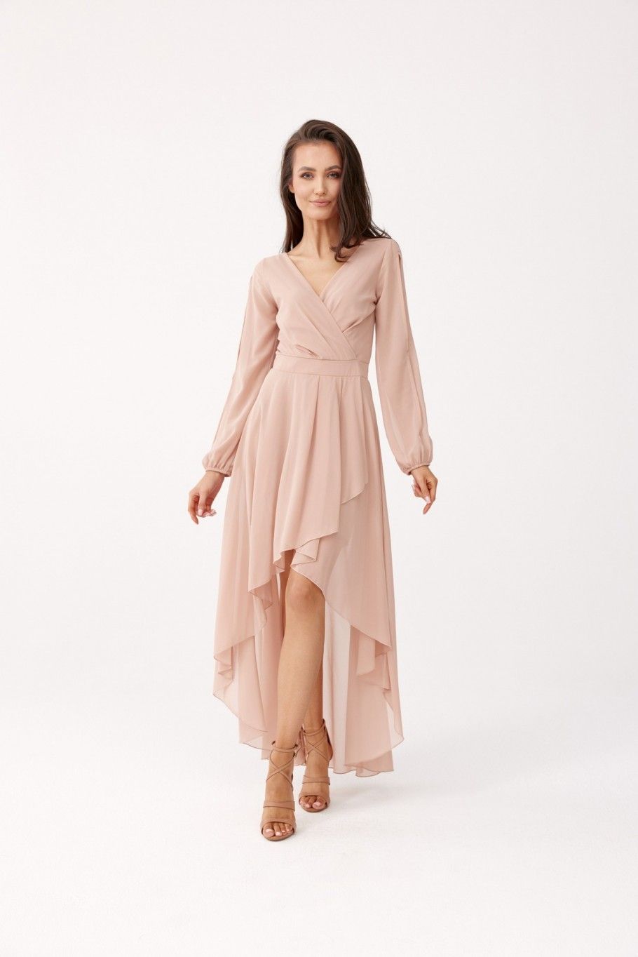 Rochie asimetrică cu mâneci lungi în nuanță cappuccino