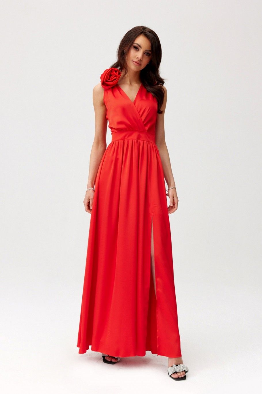 Rochie maxi din satin cu trandafir decorativ, roșie