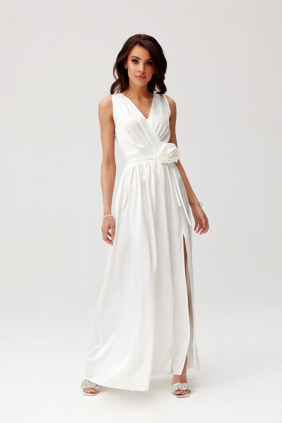 Rochie maxi din satin cu trandafir decorativ, culoare ecru