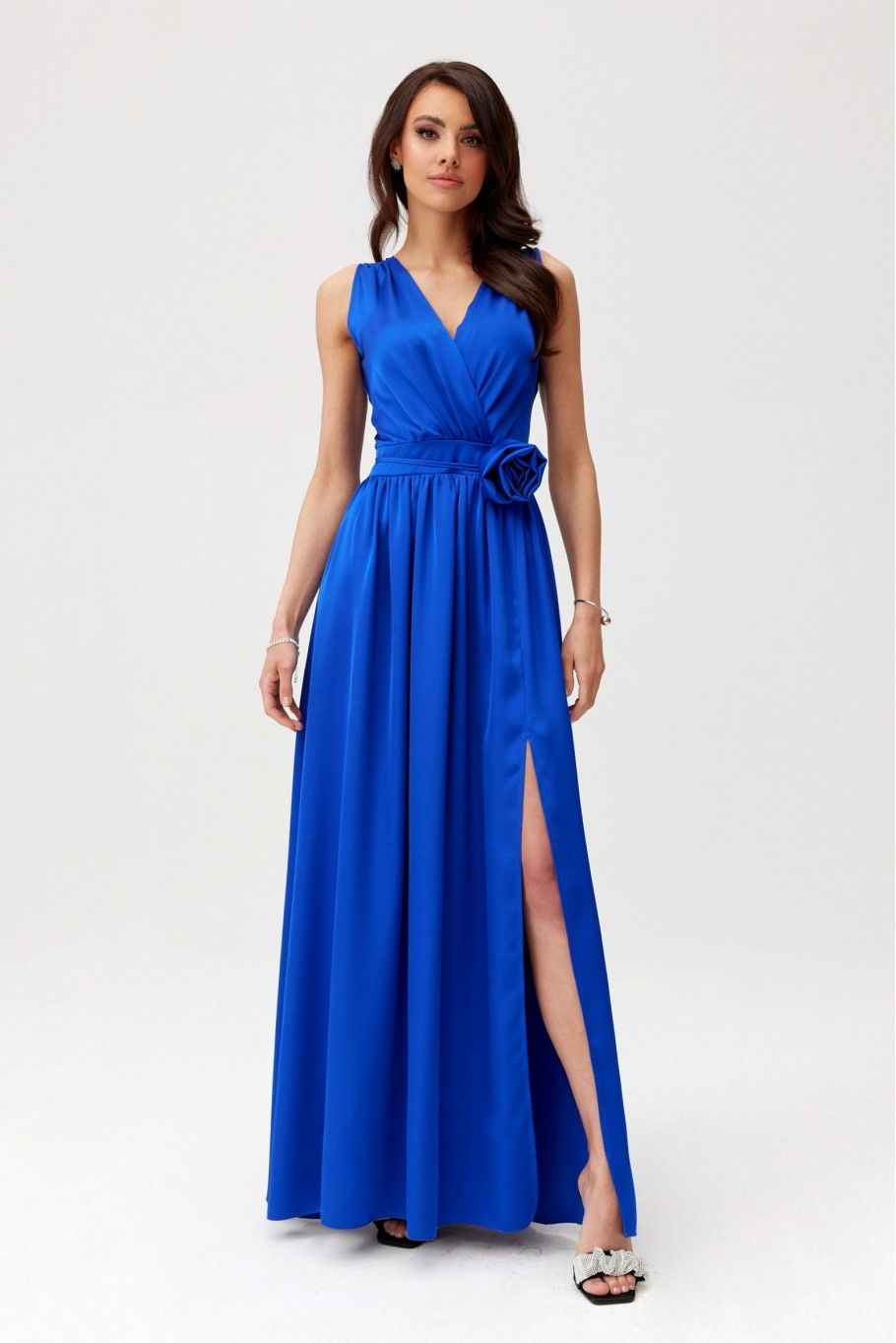 Rochie maxi din satin cu trandafir decorativ, albastru regal
