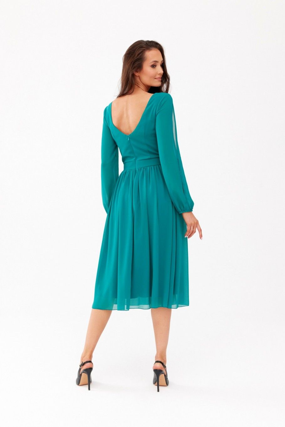Rochie evazată cu decolteu petrecut și mâneci lungi, verde deschis