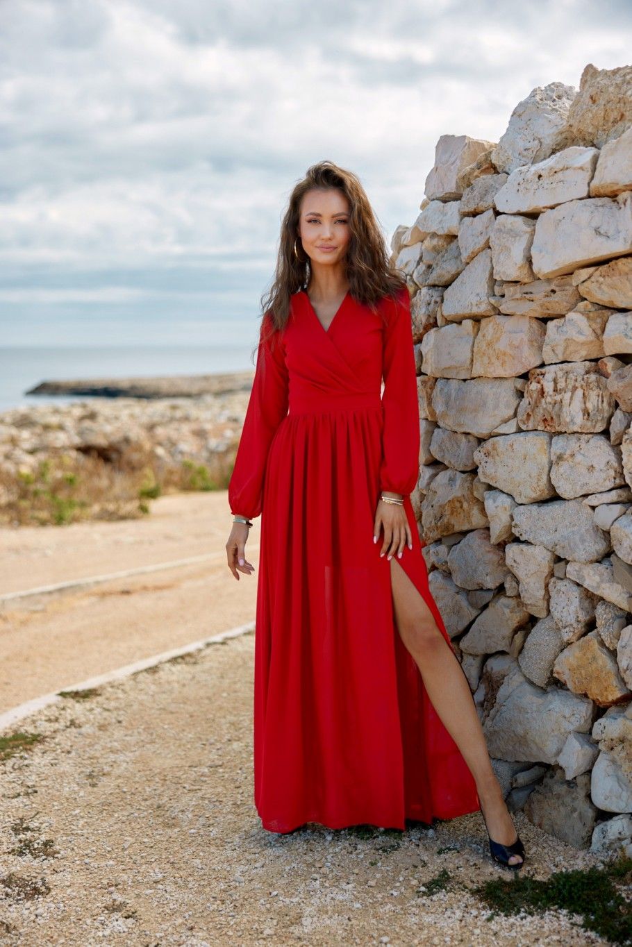 Rochie maxi din șifon cu mâneci lungi și legare la spate – roșie