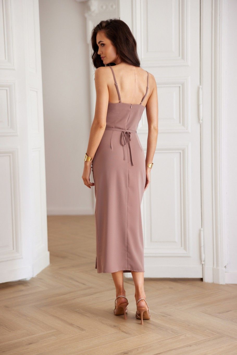 Rochie midi cu drapaj și trandafir decorativ, maro