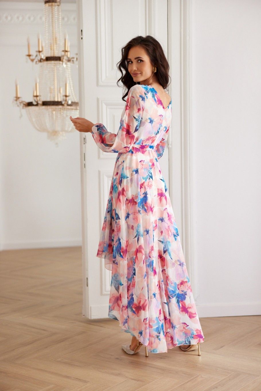 Rochie midi roz din șifon cu legare în talie