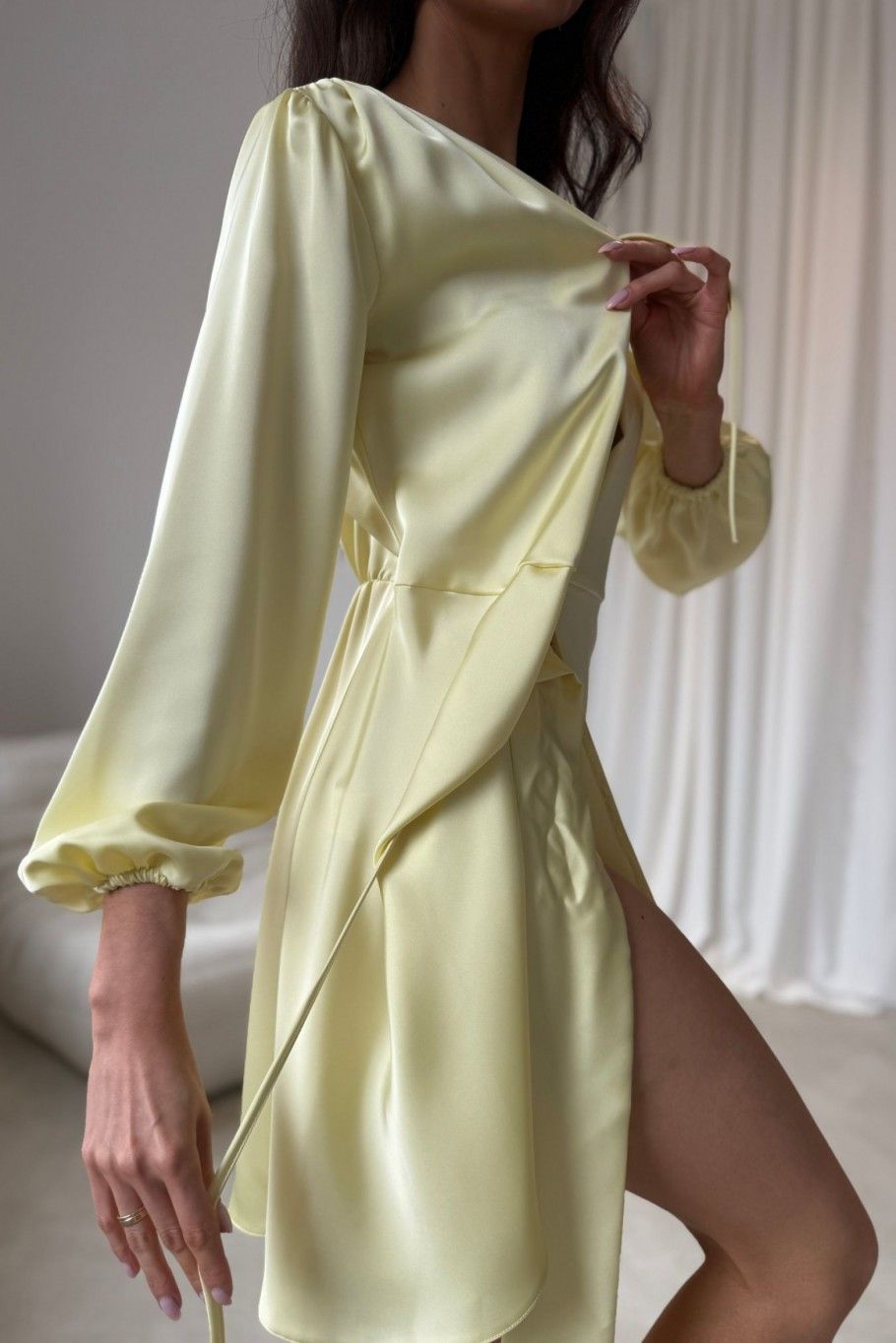 Rochie mini galbenă petrecută