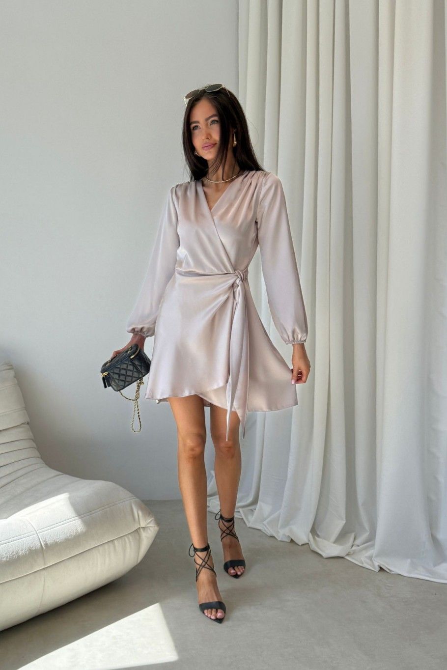 Catlin – rochie mini în nuanță bej deschis