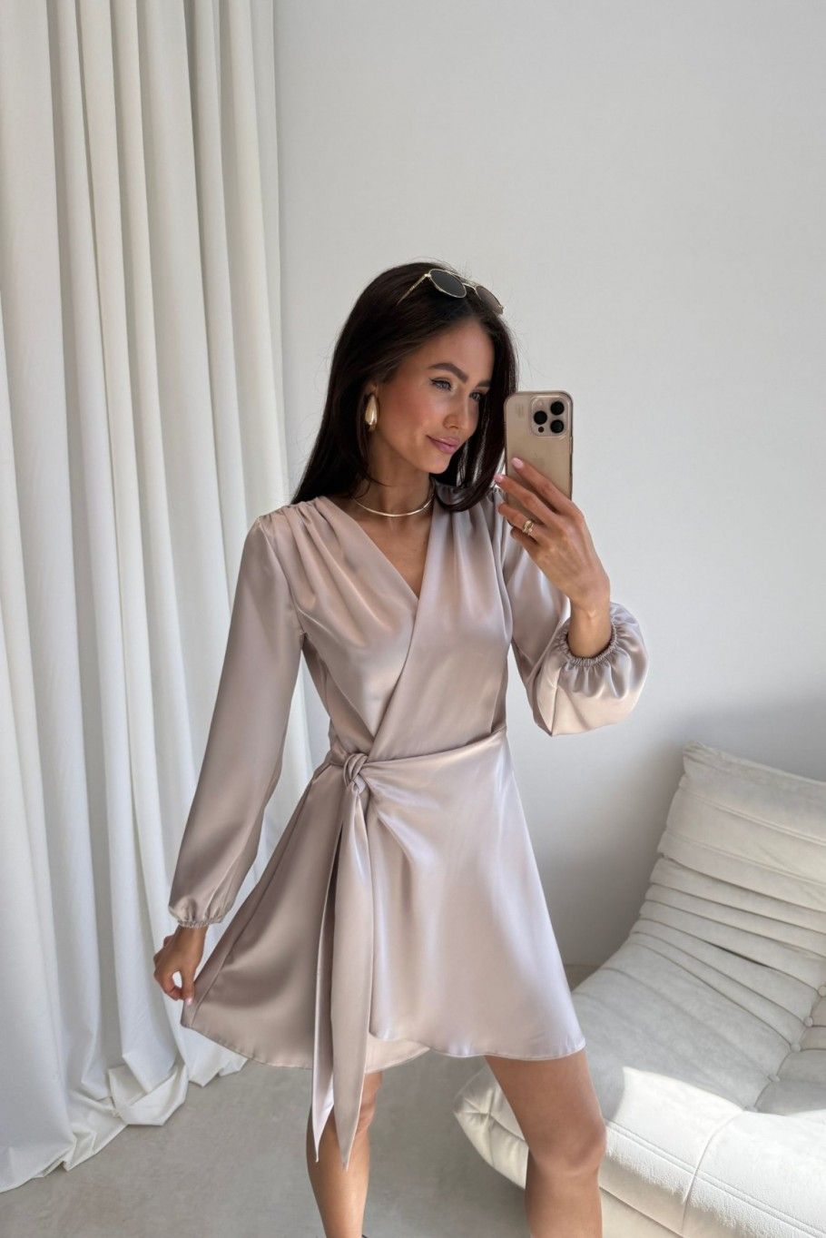 Catlin – rochie mini în nuanță bej deschis