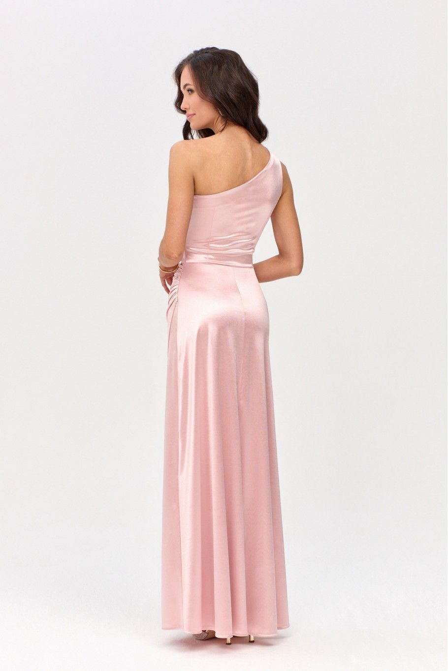 Rochie maxi satinată pe un umăr, roz