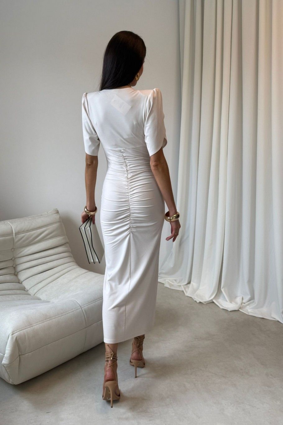 Rochie midi în nuanță de vanilie