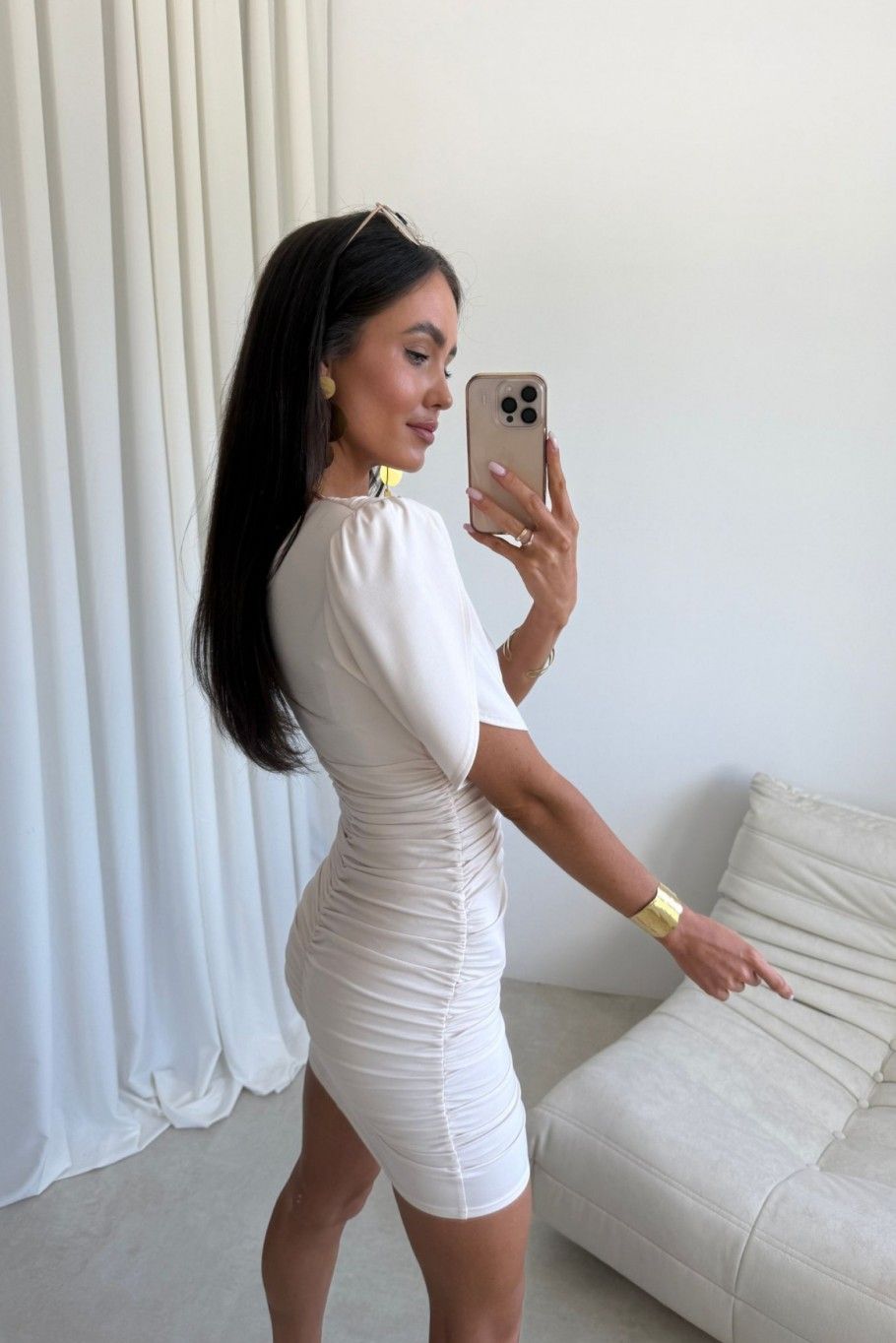 Rochie mini în nuanță de vanilie Novalie