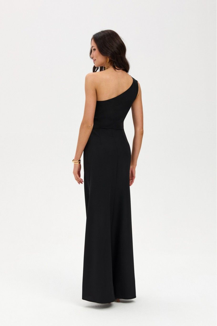 Rochie maxi lungă neagră pe un umăr