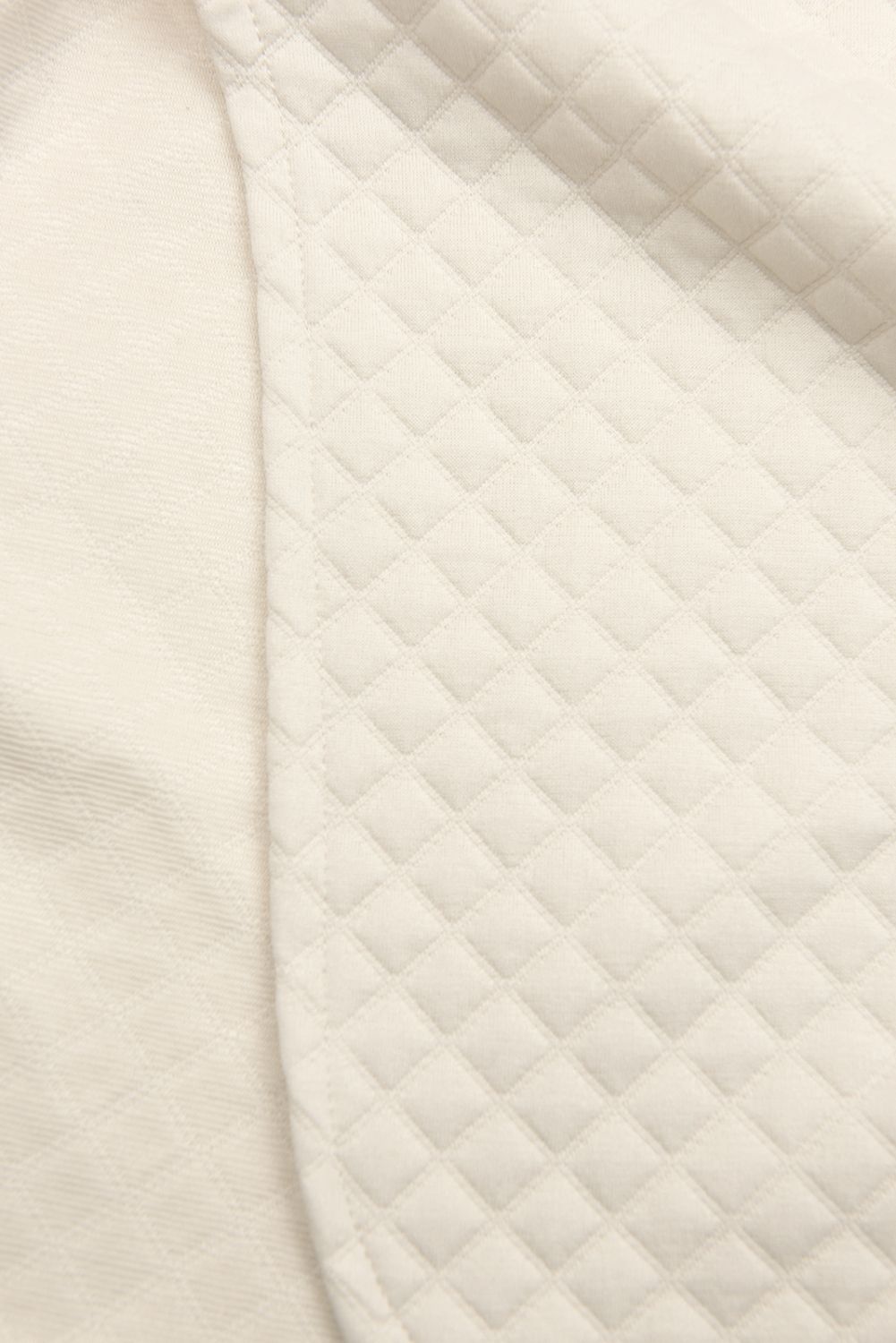 Rochie matlasată alb-crem cu curea