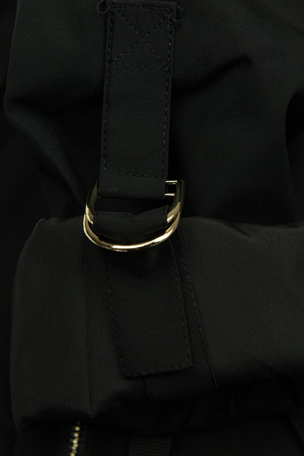 Parka pentru damă cu detalii aurii neagră