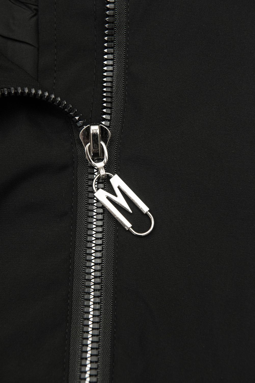 Parka elegantă pentru damă cu detalii aurii neagră