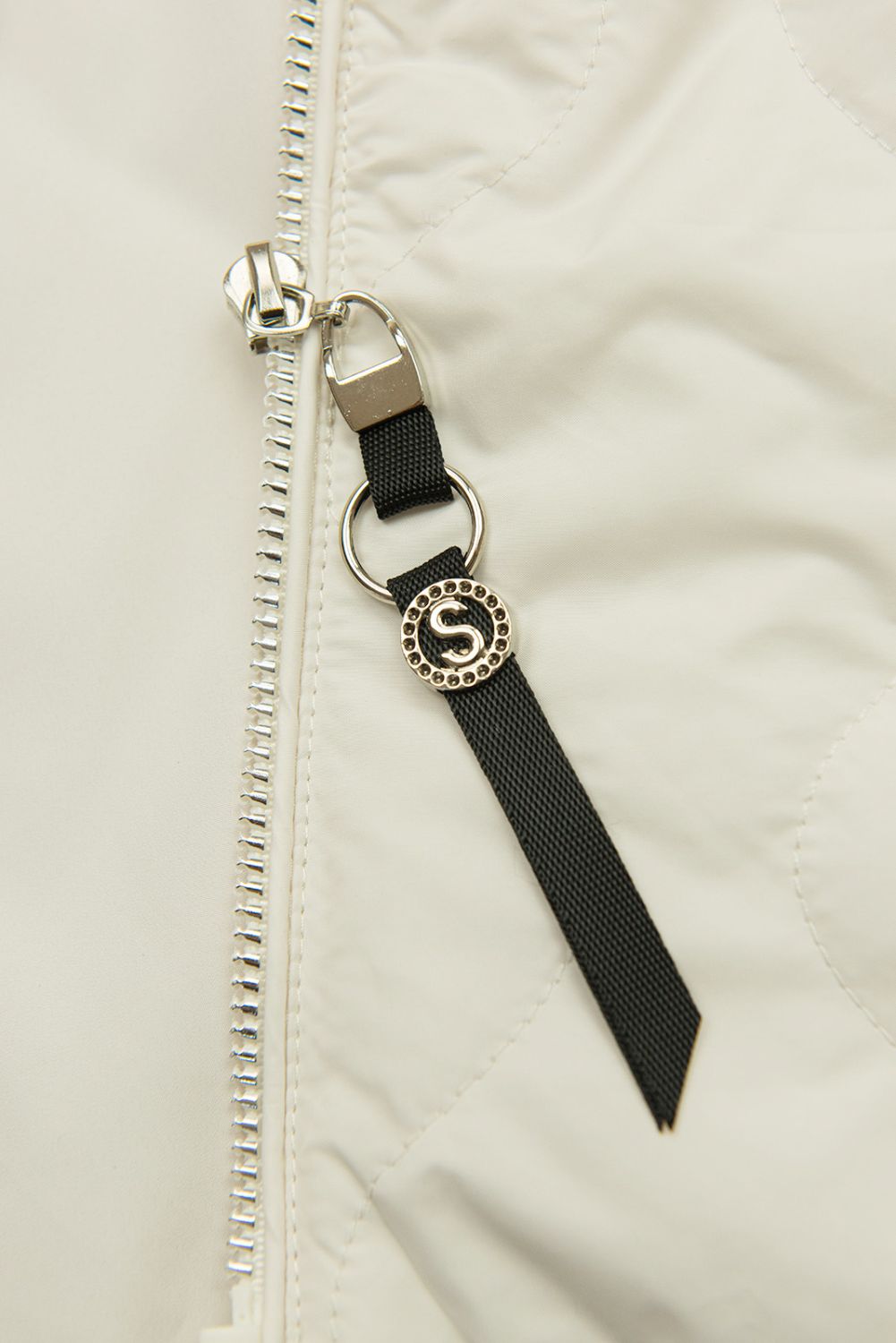 Geacă de tranziție pentru damă cu mâneci tricotate ecru