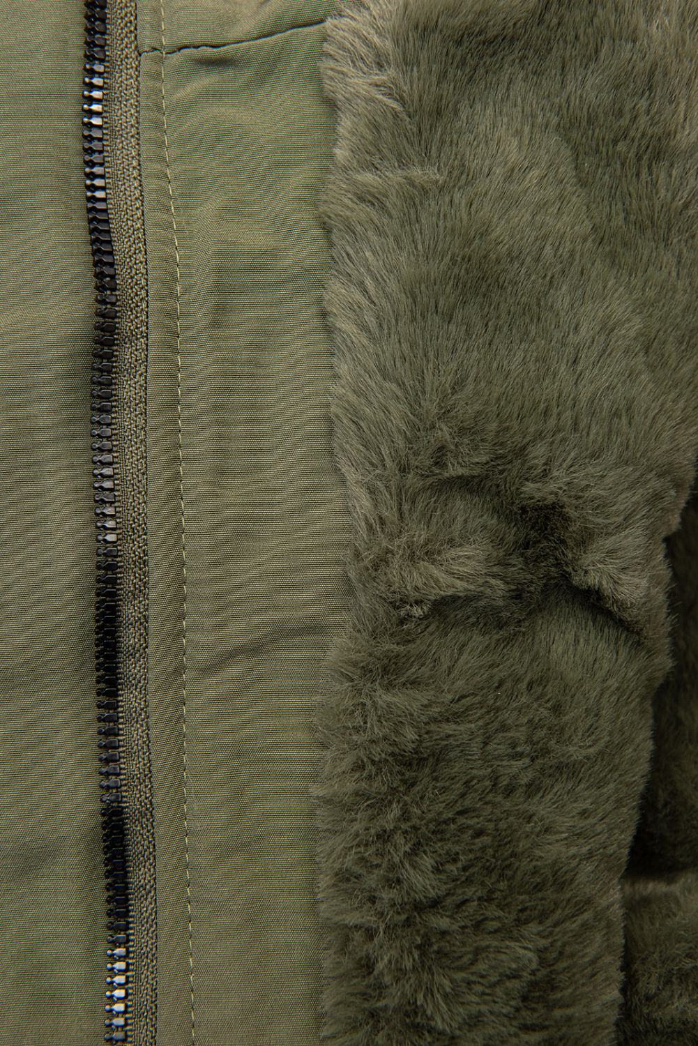 Parka verde măsliniu cu blană pe glugă