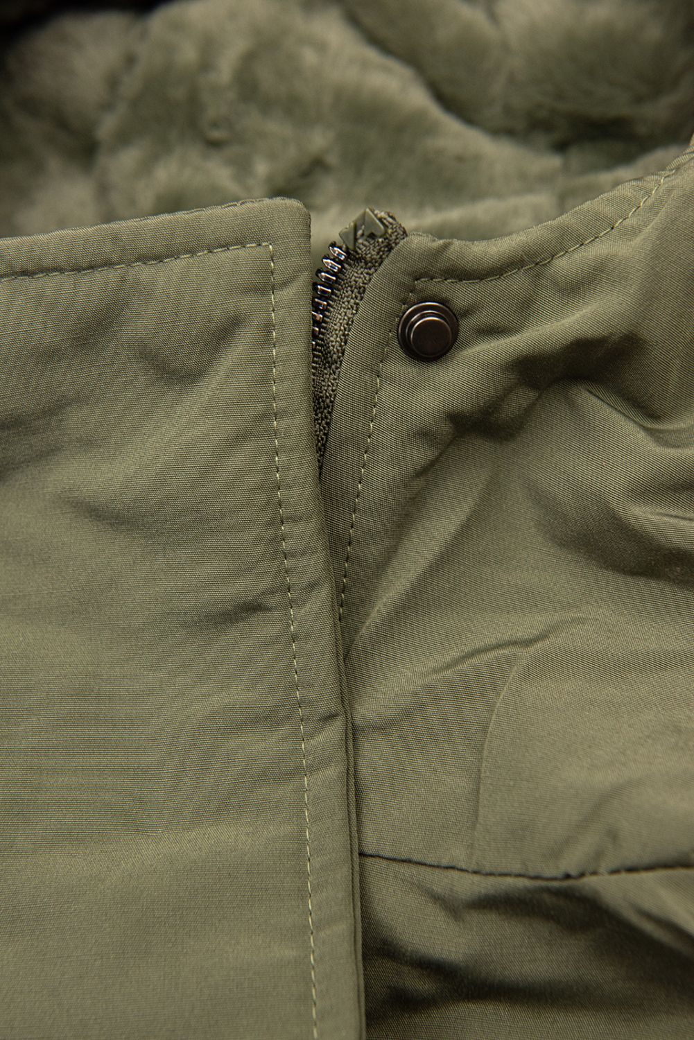 Parka verde măsliniu cu blană pe glugă