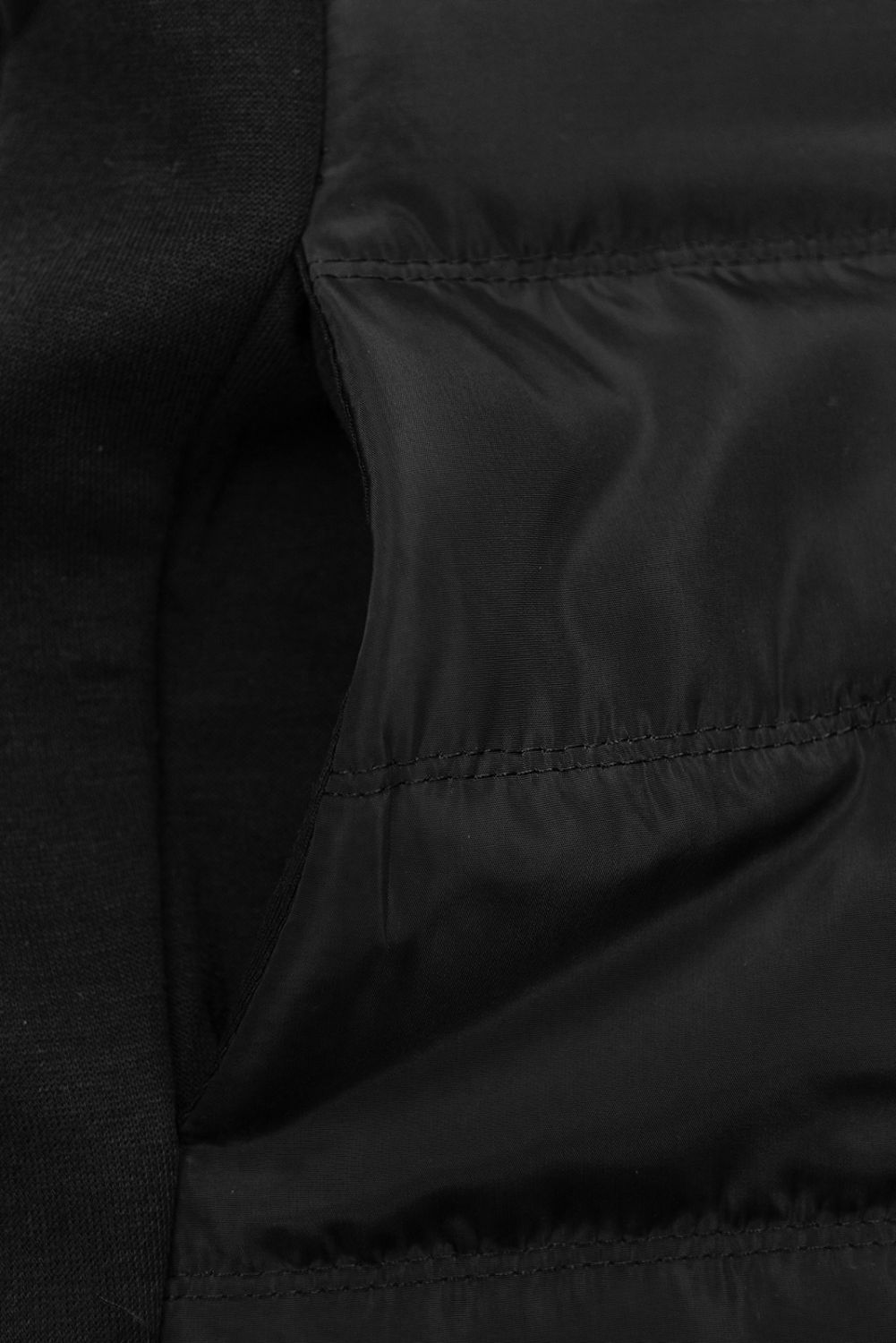 Hanorac negru din materiale combinate