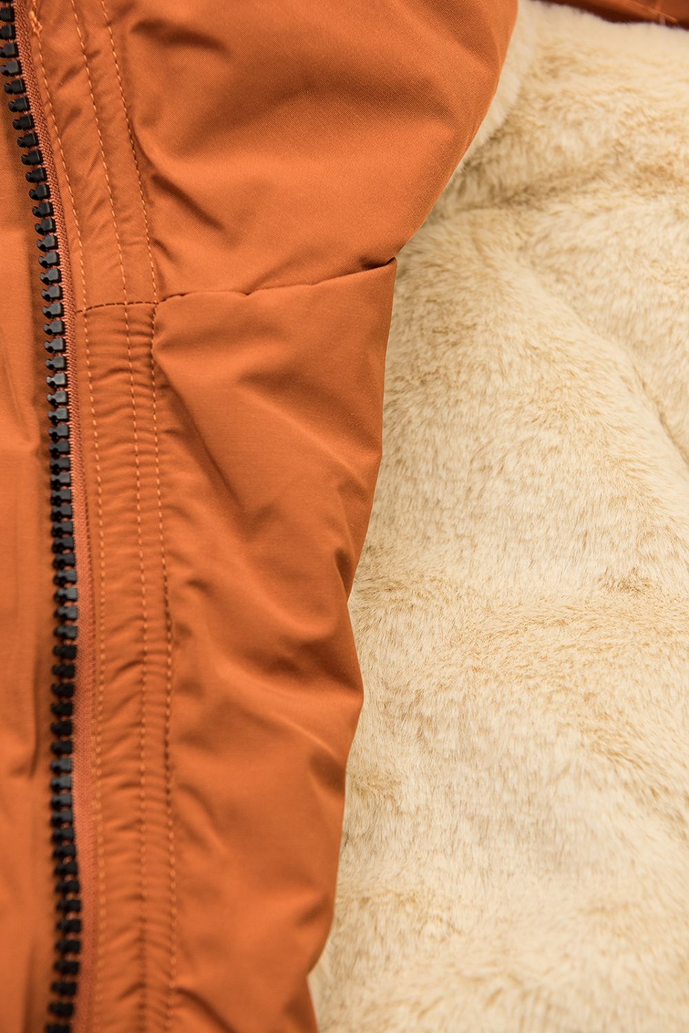 Parka de iarnă portocalie cu interior îmblănit