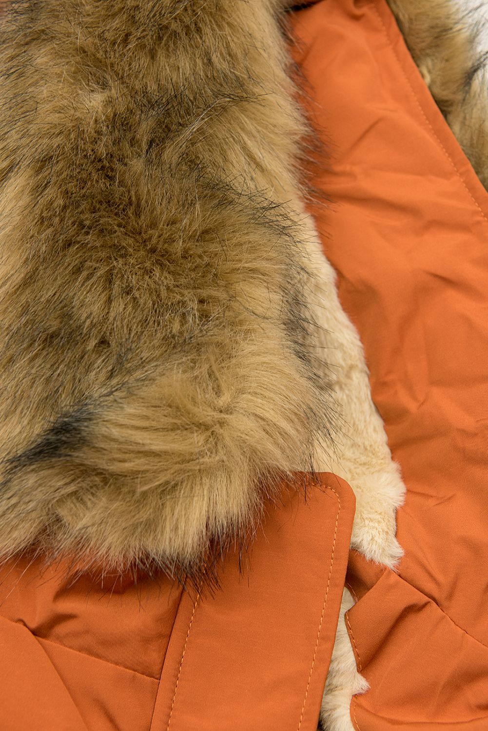 Parka de iarnă portocalie cu interior îmblănit