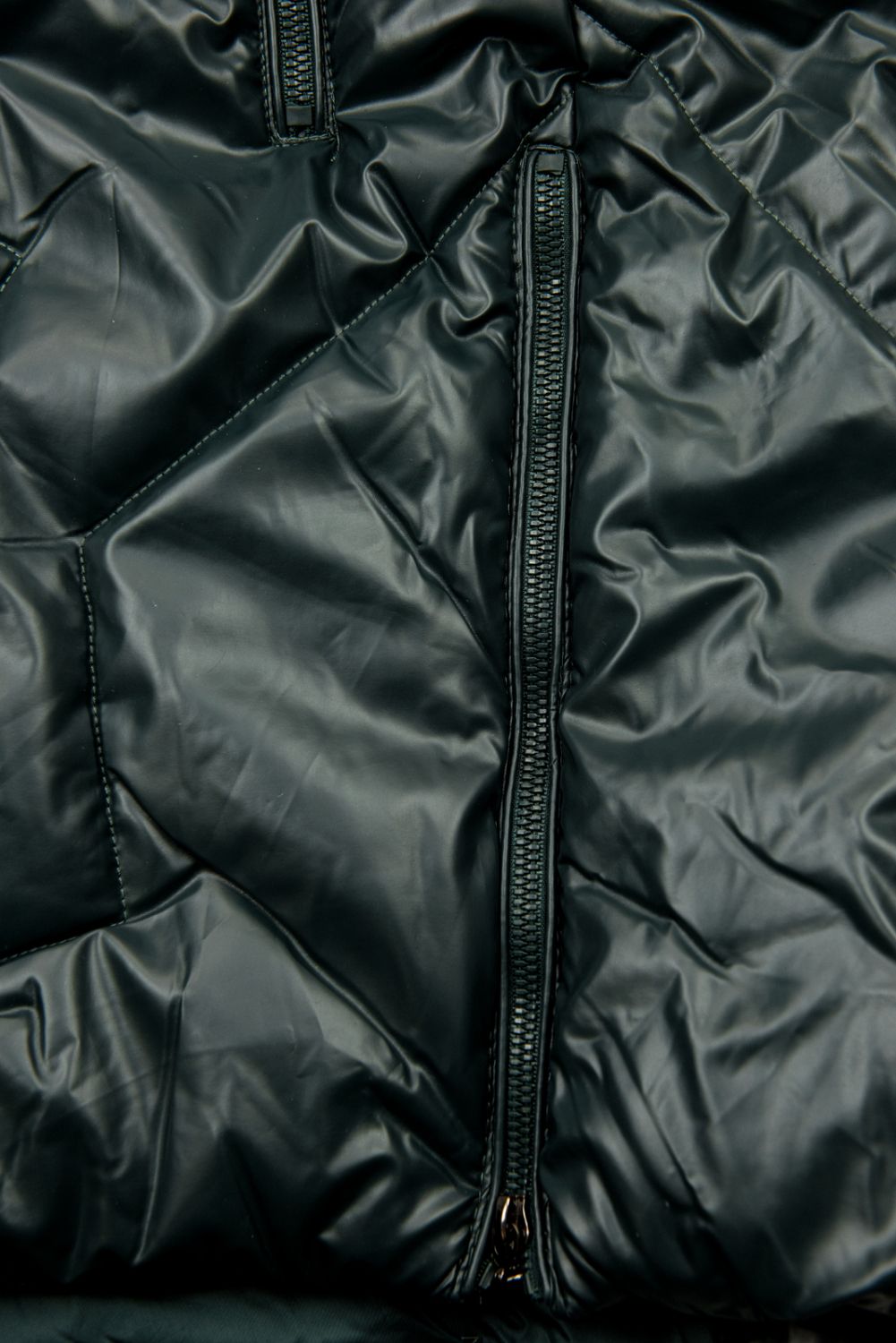 Geacă verde închis lucioasă de iarnă