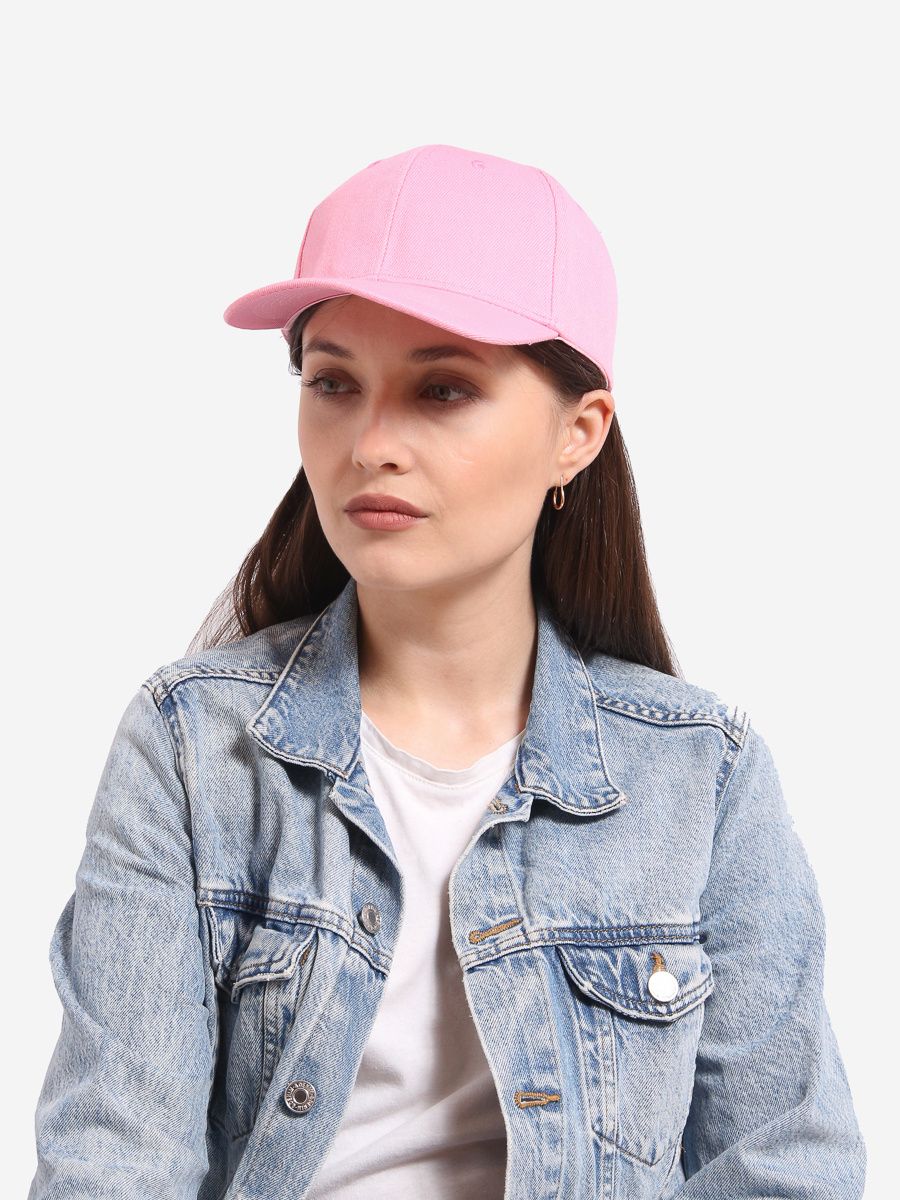 Șapcă roz deschis într-o croială simplă