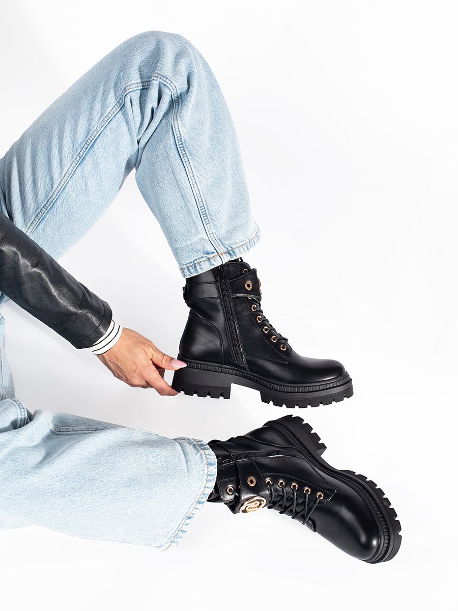Botine negre pentru femei cu curea decorativă