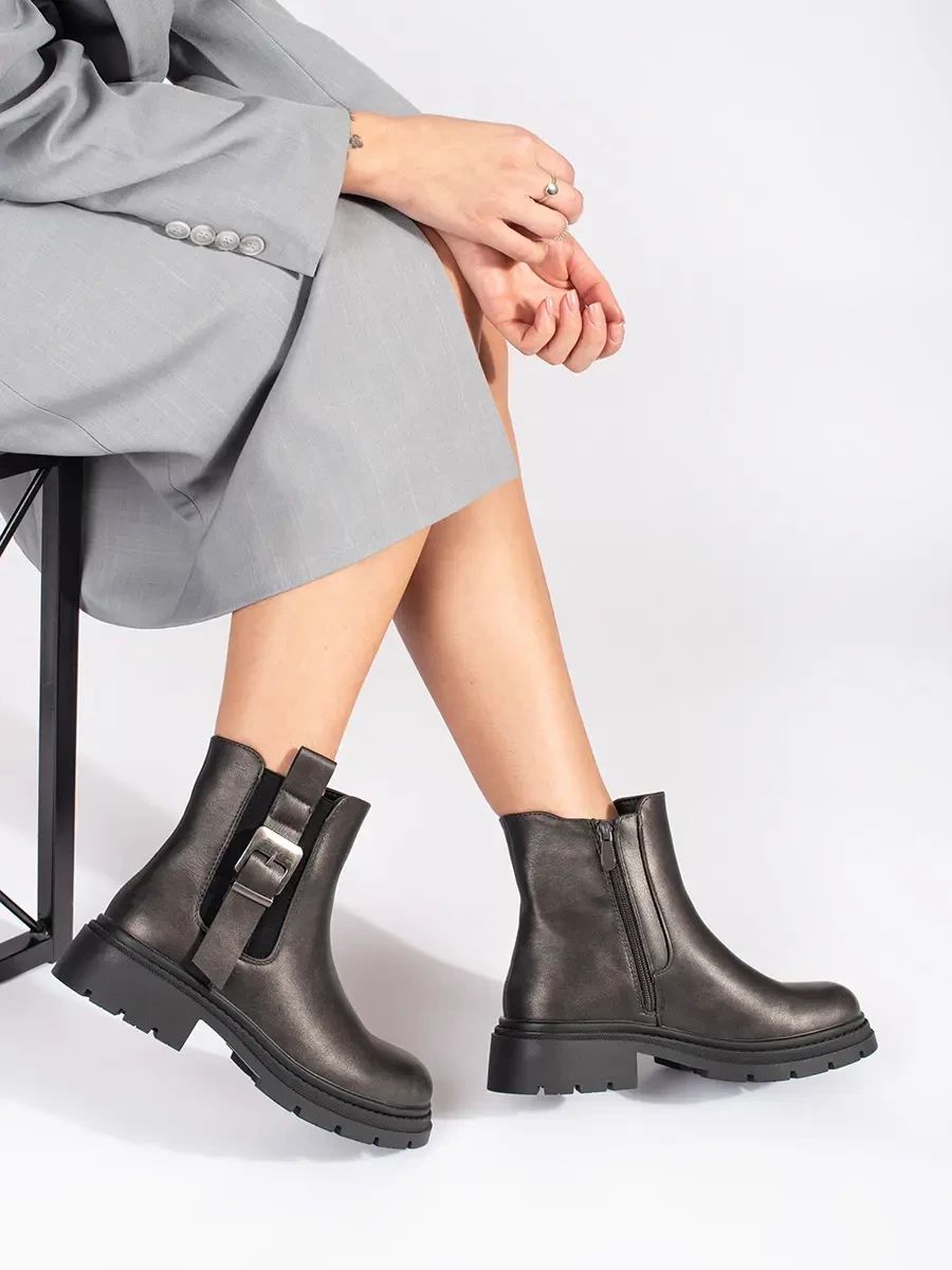 Botine metalice maro închis cu cataramă