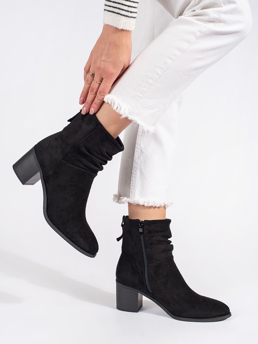 Botine negre din suede cu guler plisat