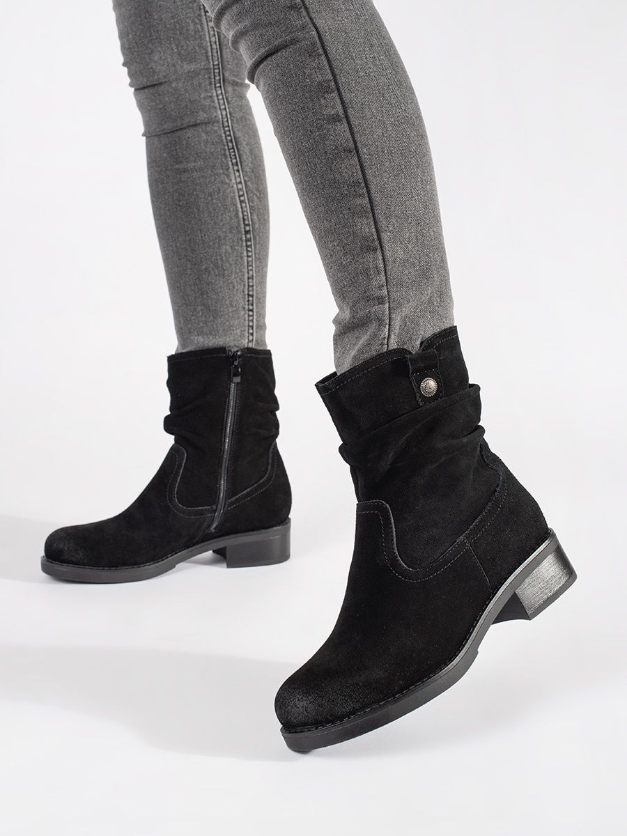 Botine negre cu guler plisat