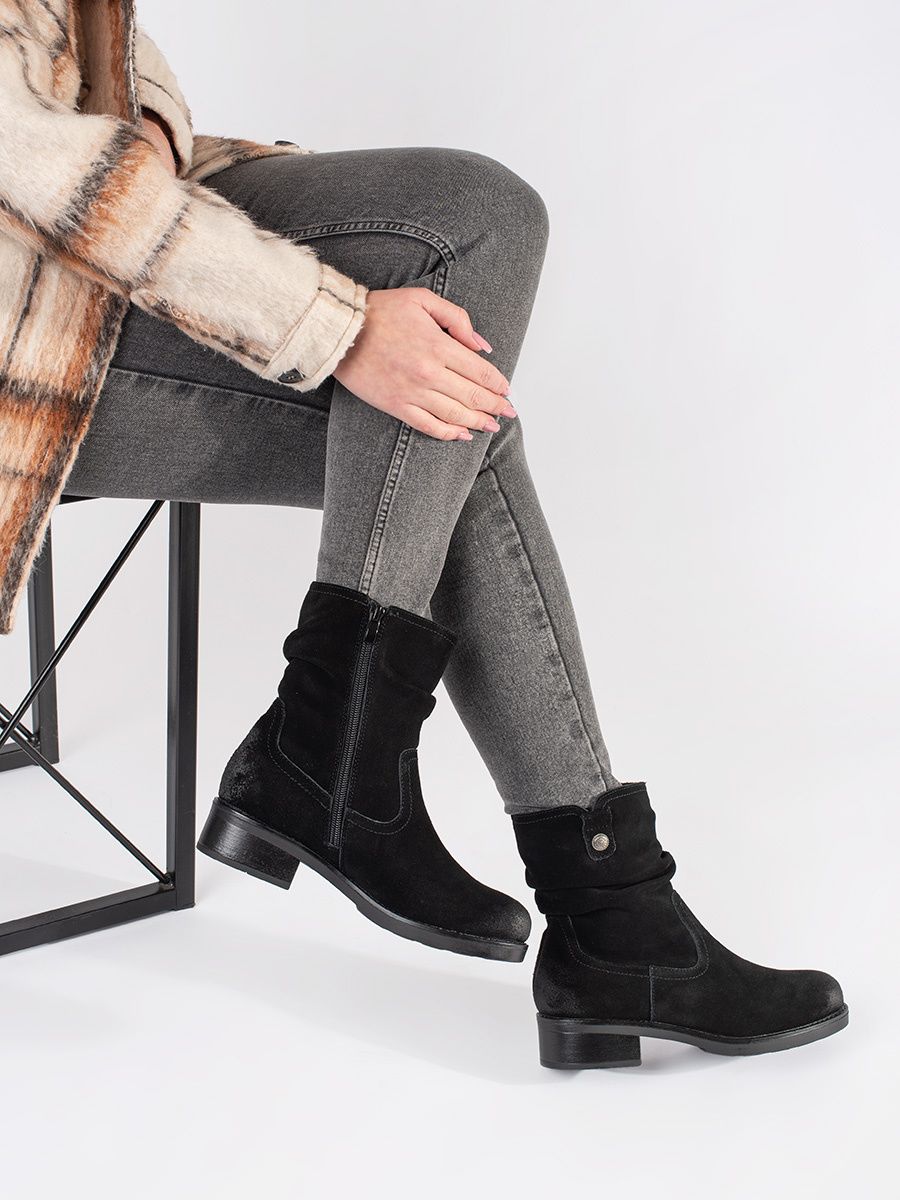 Botine negre cu guler plisat