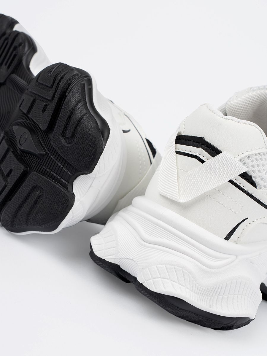 Adidași albi cu talpă groasă