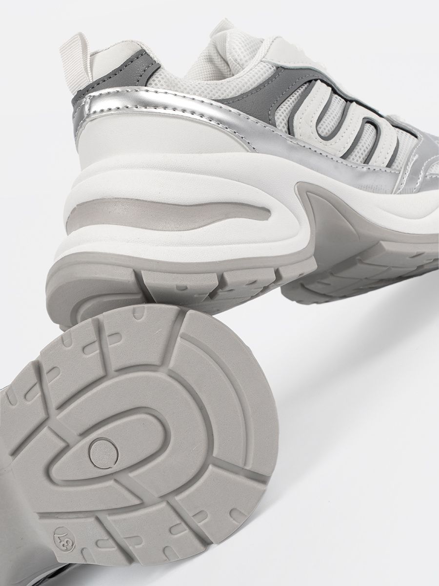 Sneakers albi cu detalii argintii