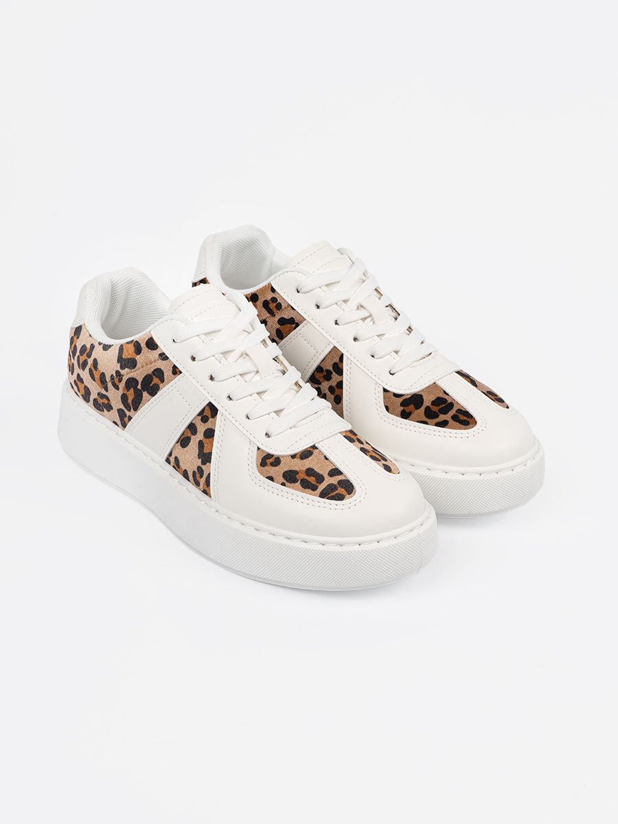 Sneakers albi cu detalii din leopard