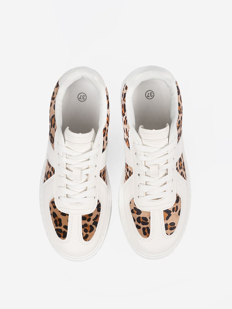Sneakers albi cu detalii din leopard