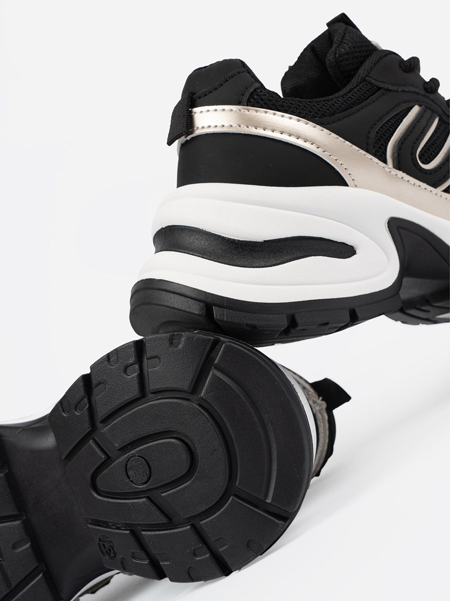 Sneakers negri cu detalii aurii