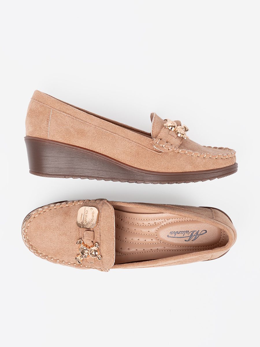 Pantofi bej cu toc din suede