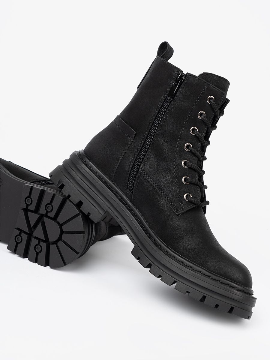 Botine negre cu șireturi și talpă antiderapantă