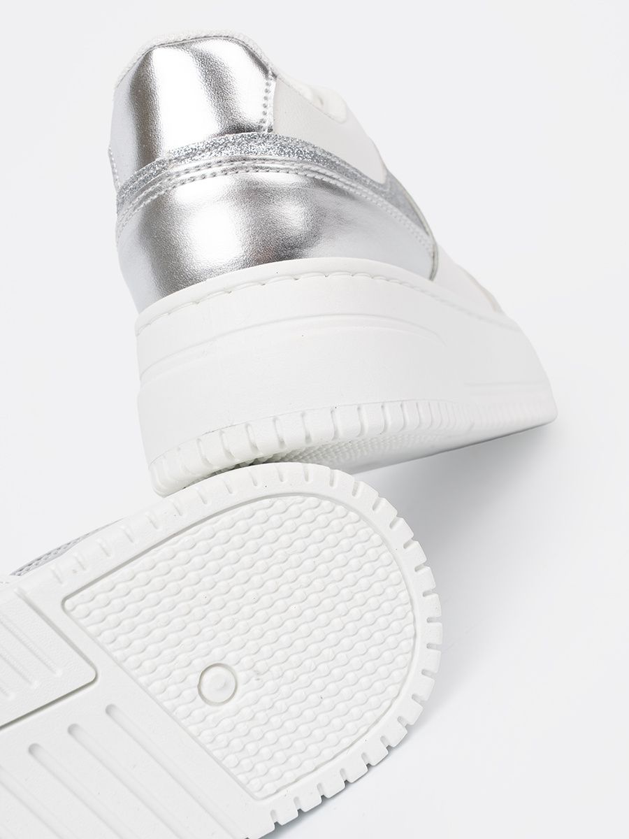 Sneakersi alb-argintii cu detalii strălucitoare