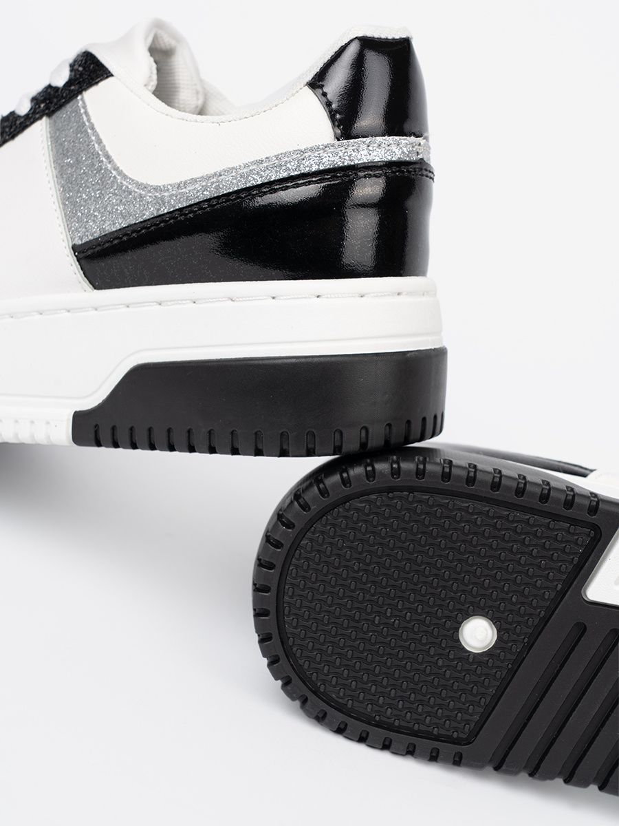 Sneakersi negri-albi cu detalii argintii strălucitoare