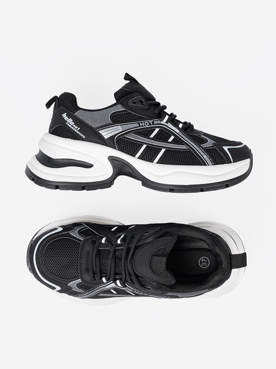 Sneakersi negri cu partea superioară respirabilă și talpă albă masivă
