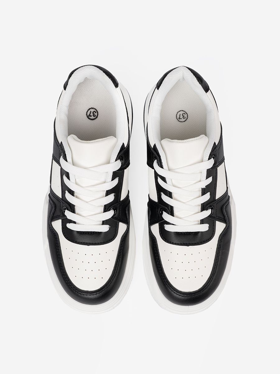 Sneakersi stilati alb-negru cu talpă groasă